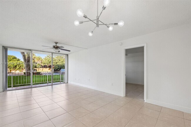 Building Photo - 13120 SW 92nd Ave