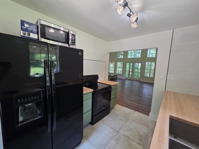 Building Photo - 6013 Bates Pike SE