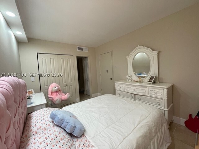 Building Photo - 3625 N Country Club Dr
