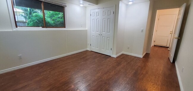 Building Photo - Large Secluded Lot, Kirkland