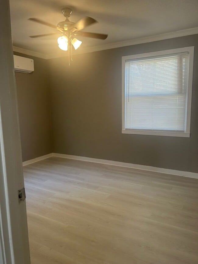 Building Photo - 816 W 42nd St