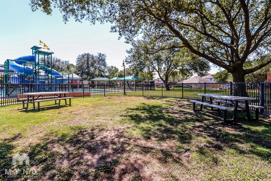 Building Photo - 3638 Slocom Dr