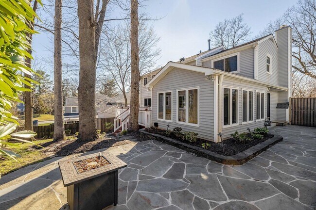 Building Photo - 2015 Freedom Ln