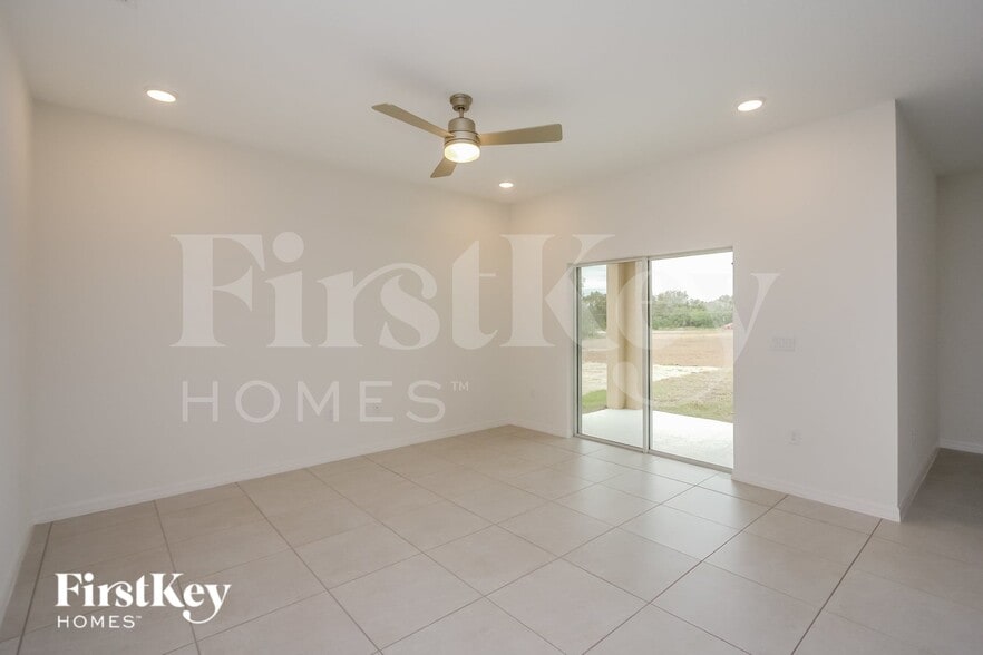 Building Photo - 344 Corbel Ln