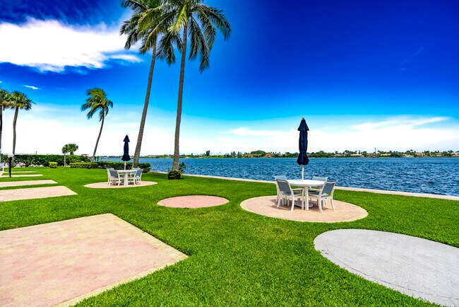 Building Photo - 2800 N Flagler Dr