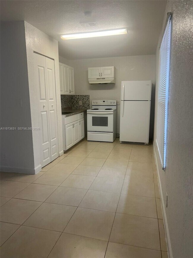 Building Photo - 919 NW 2nd Ave