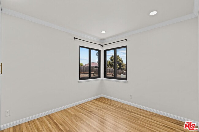 Building Photo - 7212 W 91st St