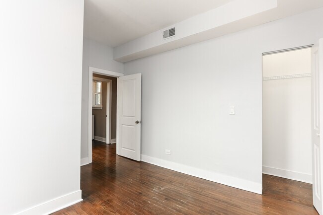 Building Photo - 2647 W Potomac Ave