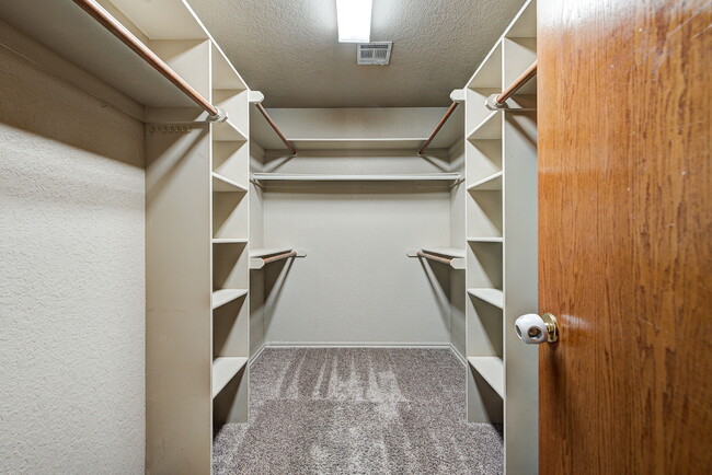 Building Photo - 2908 Astor Dr