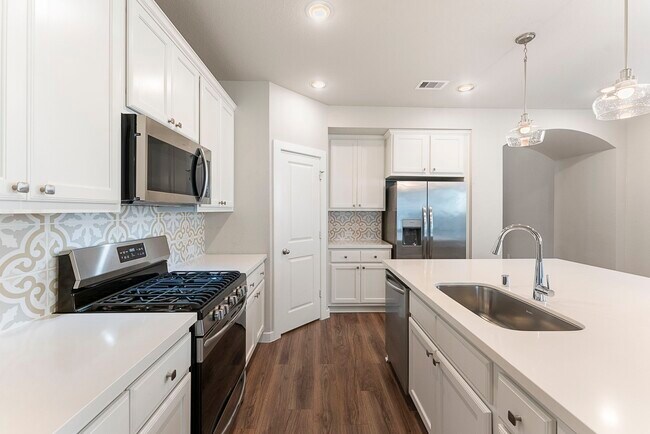 Building Photo - 421 Soapberry Tree Ct