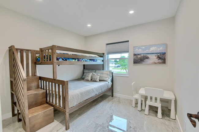 Building Photo - 414 Lindell Blvd