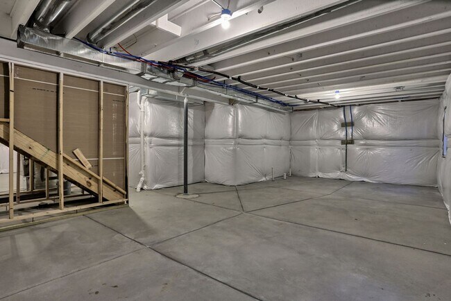 Building Photo - 4 Bedroom home in Windsor