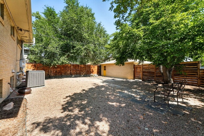 Building Photo - Great Property in the DU area!