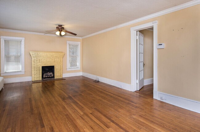Building Photo - Charming Craftsman Home in Montford