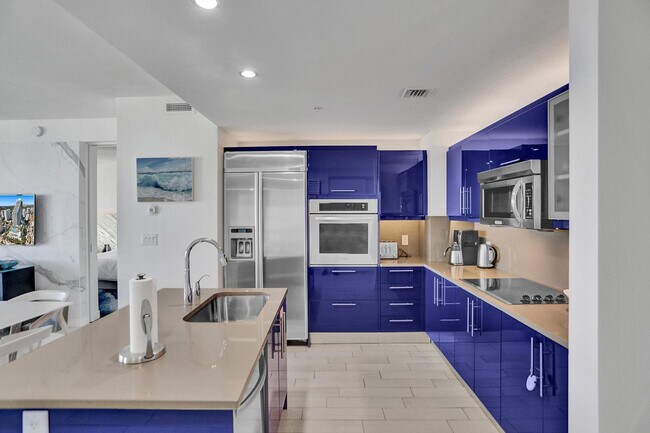 Building Photo - 3101 Bayshore Dr