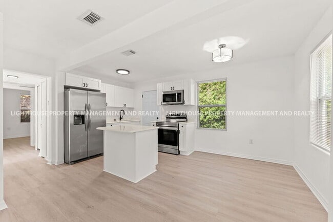 Building Photo - 3 bed/1 bath home in Grand Park