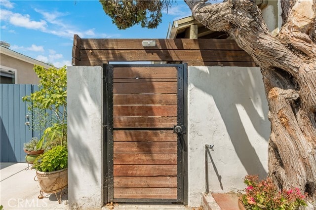 Building Photo - 6221 Agnes Ave