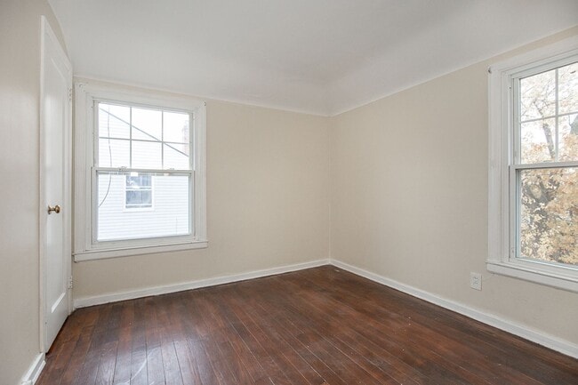 Building Photo - NEWLY RENOVATED! 2 BED, 1 BATH BEAUTIFUL SINGLE FAMILY HOME!