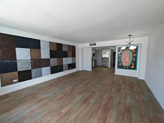 Building Photo - 801 Brickell Bay Dr