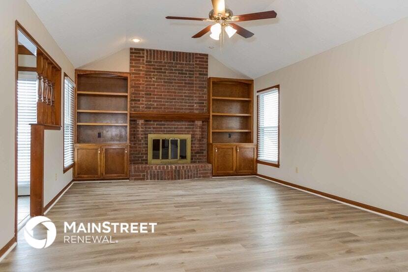 Building Photo - 905 NW Delwood Dr