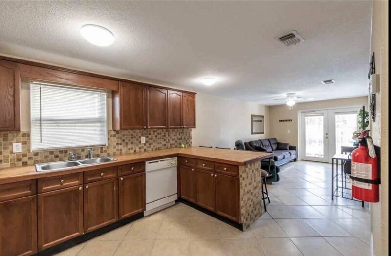 Building Photo - 14982 Edgewater Cir