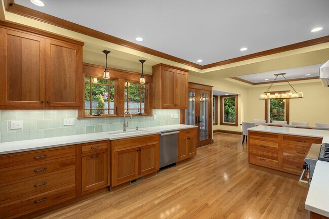 Building Photo - Beautiful 3 bedroom home in Lake Oswego!