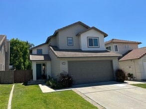 Building Photo - Wonderfully Updated 3 Bed 2.5 Bath Foothil...