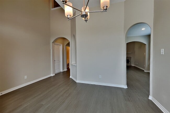 Building Photo - 8000 N Tarrytown Crossing Dr