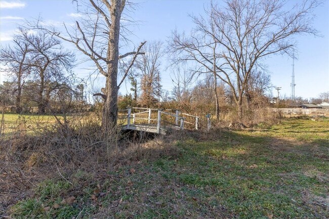 Building Photo - 2002 S 17th St