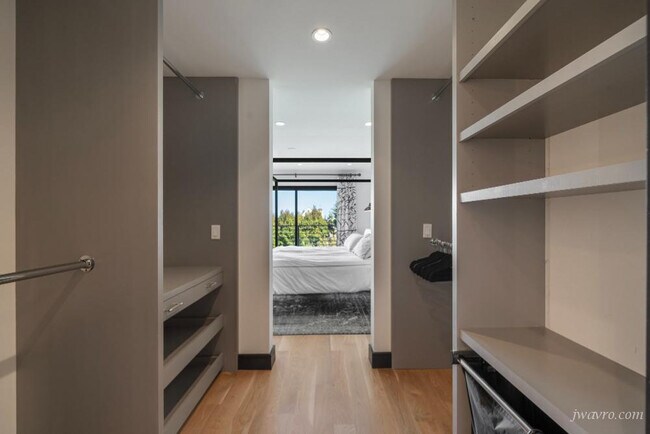 Building Photo - 215 Douglass St