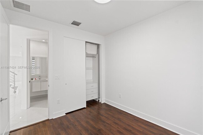 Building Photo - 6432 NW 104th Ct