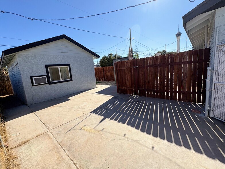 Building Photo - 908 Canosa Ave
