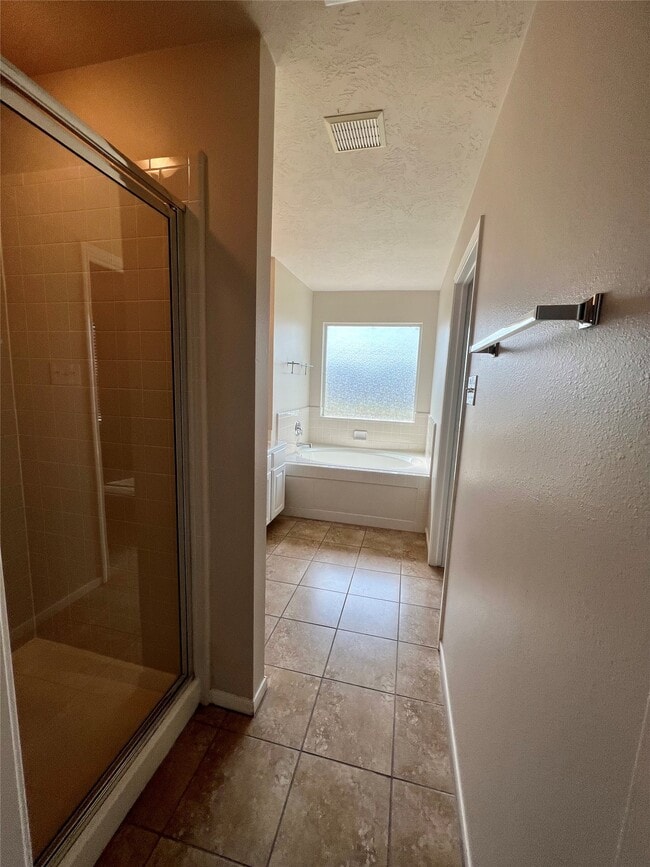 Building Photo - 7535 Park Bend Ln