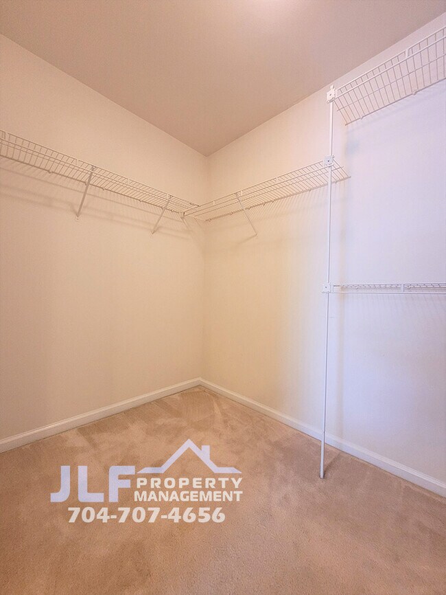 Building Photo - Great 3/2.5 Home in Sought After Charlotte...