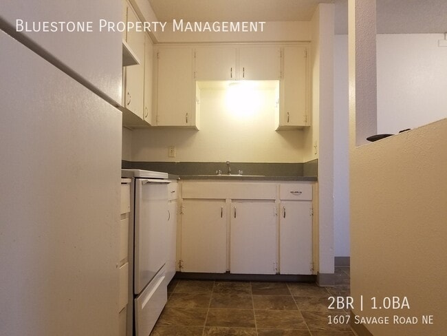 Building Photo - 1607 Savage Rd NE