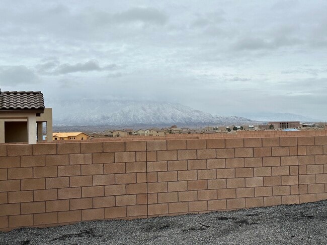 Building Photo - 5208 Bullseye Rd NE