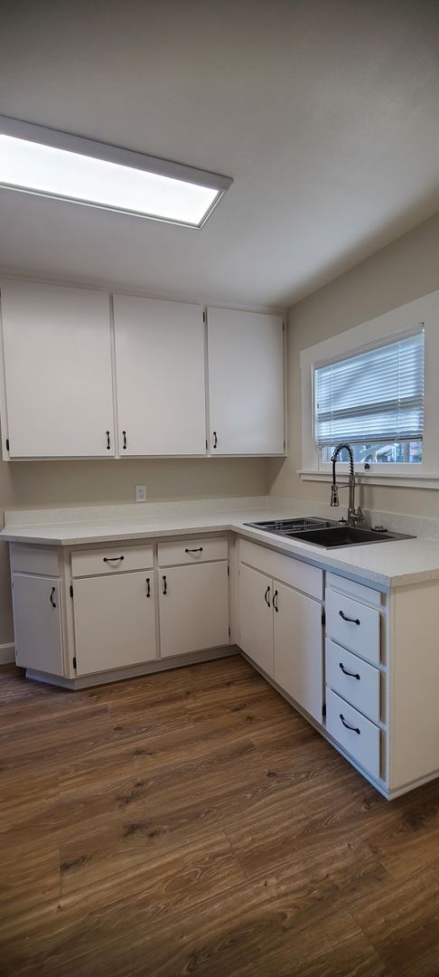 Building Photo - Action Properties R.E.S. Inc offering Central Roseville 2 Bed, 1bath  Carport Parking, Large yard...