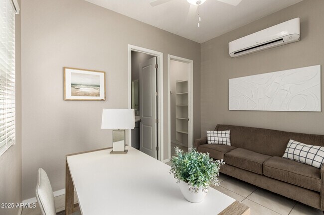 Building Photo - 1535 E Dublin St