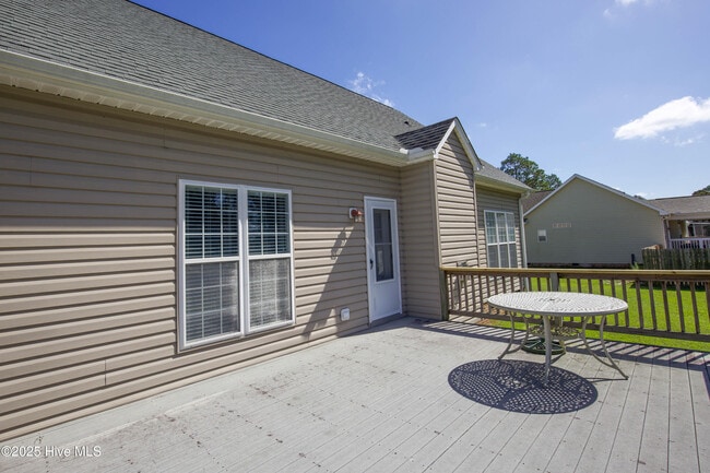 Building Photo - 102 Newington Way