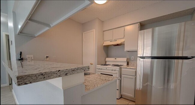 Building Photo - 12005 Tambourine Dr