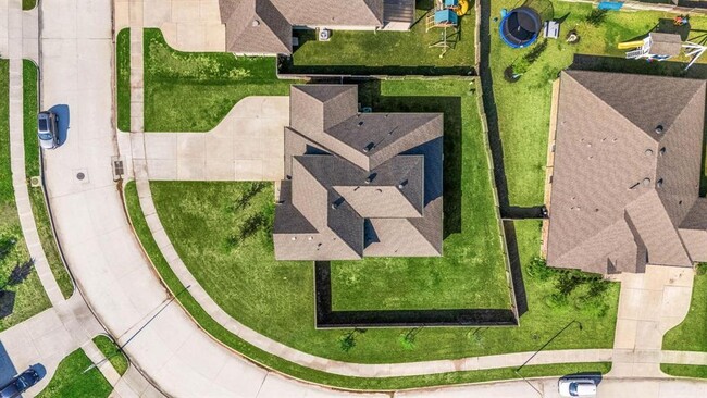 Building Photo - 31214 Gullwing Manor Dr