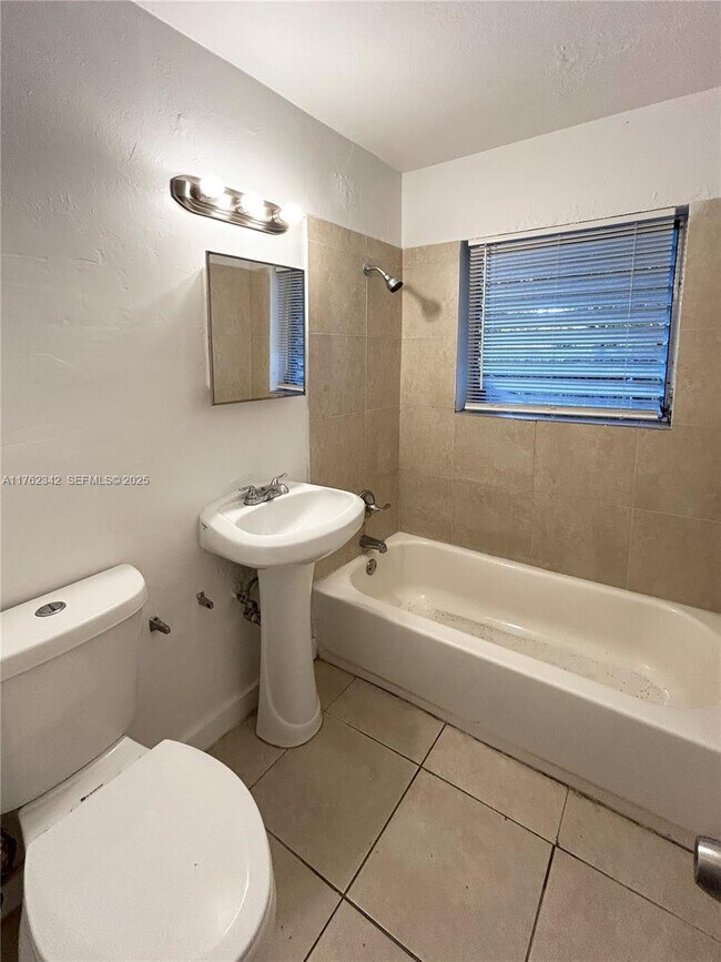 Building Photo - 738 NE 86th St