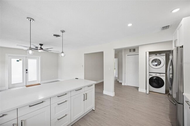 Building Photo - 6036 Dogwood Dr