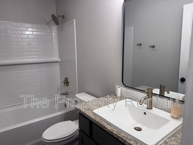 Building Photo - 520 Thicket Dr