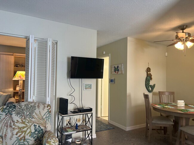 Building Photo - Venice, FL 2BR/2BA Condo in Sea Villas