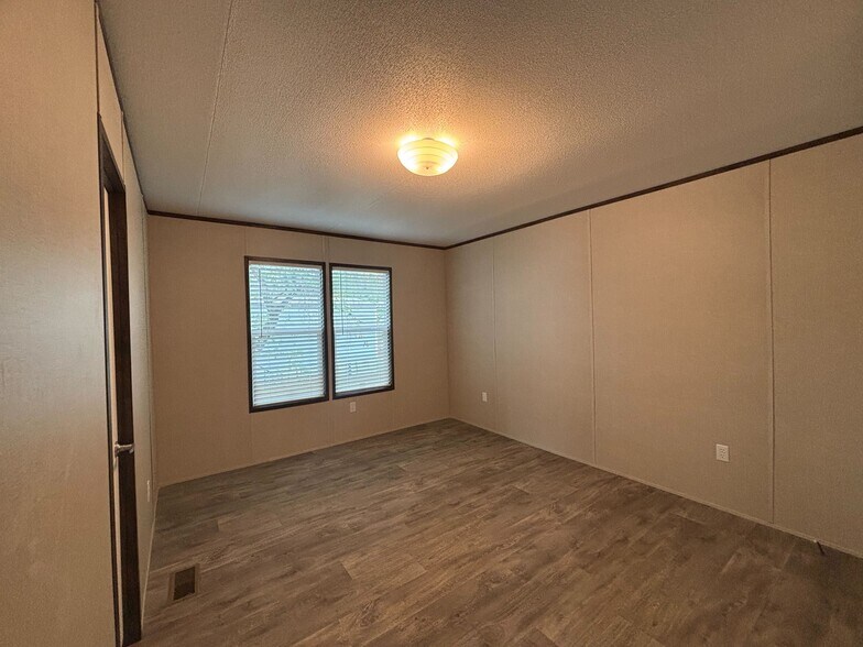 Building Photo - 127 Peggy St