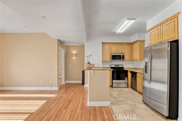 Building Photo - 12916 Moorpark St