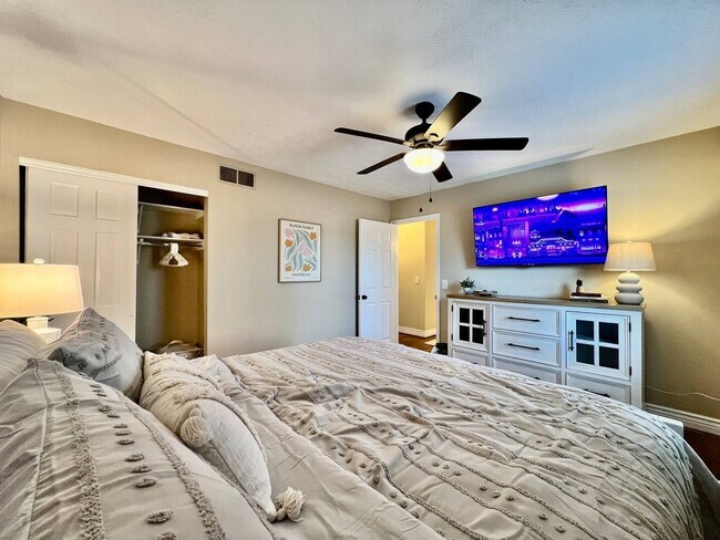 Building Photo - Executive home in West Chester Game Room Hot Tub