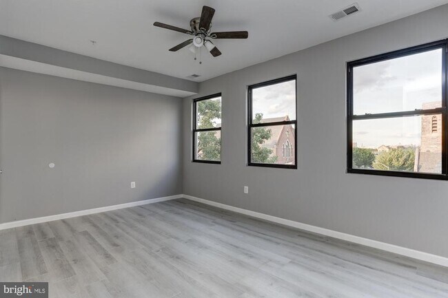 Building Photo - 400 N Highland Ave