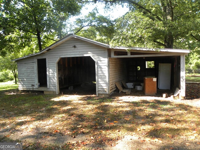 Building Photo - 1233 N Forest Ave
